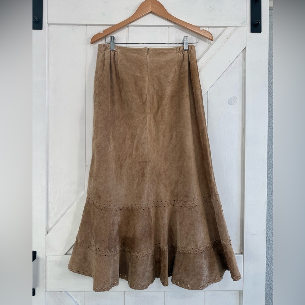 Chico's brand tan suede leather skirt whipstitch ruffled hem size 1 - Picture 3 of 17